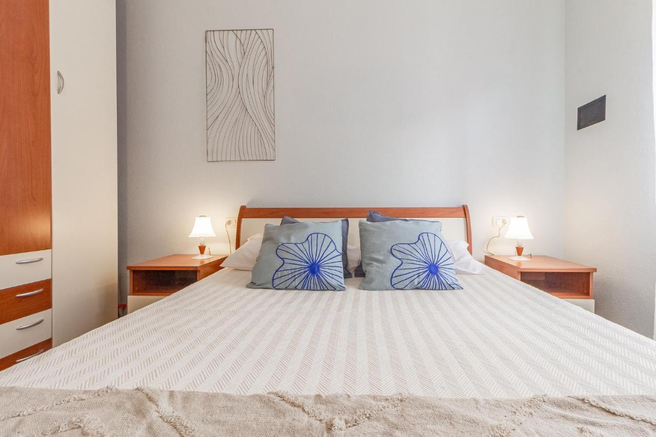 Ferienwohnung Relax Family House Al Mare Isola Rossa Exterior foto