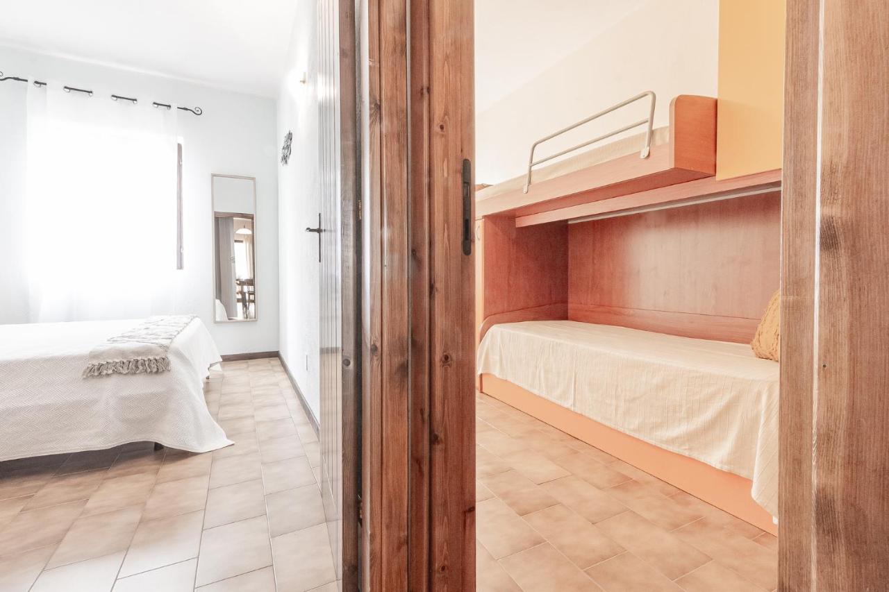 Ferienwohnung Relax Family House Al Mare Isola Rossa Exterior foto